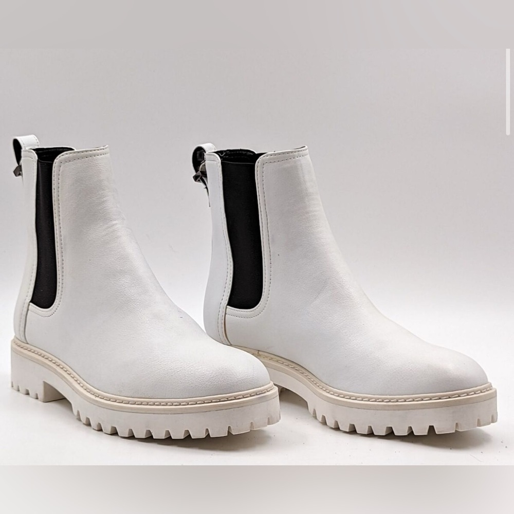 Kenneth Cole Women Leather White Salt Lug Sole Chelsea Boots - Women’s 6